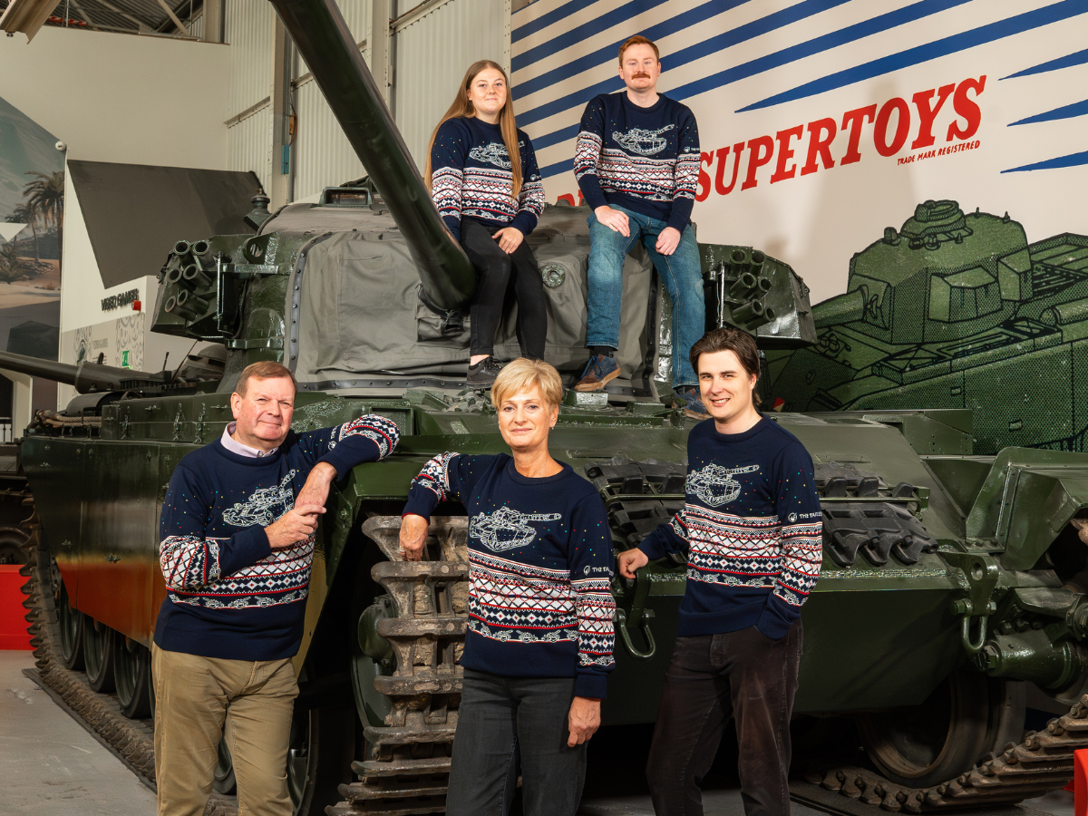 2025 Tank Museum Knitted Christmas Jumper Jumper AAA Ltd