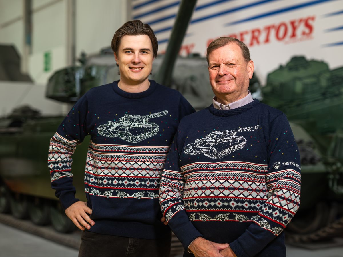 2025 Tank Museum Knitted Christmas Jumper Jumper AAA Ltd