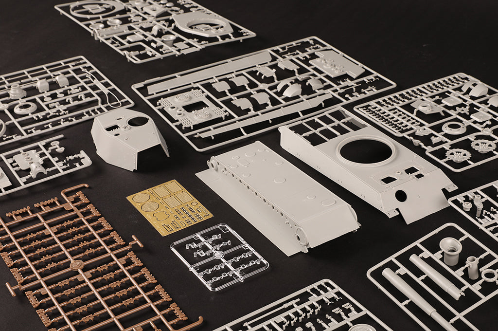 Hobby Boss 1/35 Tiger 2 (Henschel 105mm) Brick Model Kit Hobby Boss