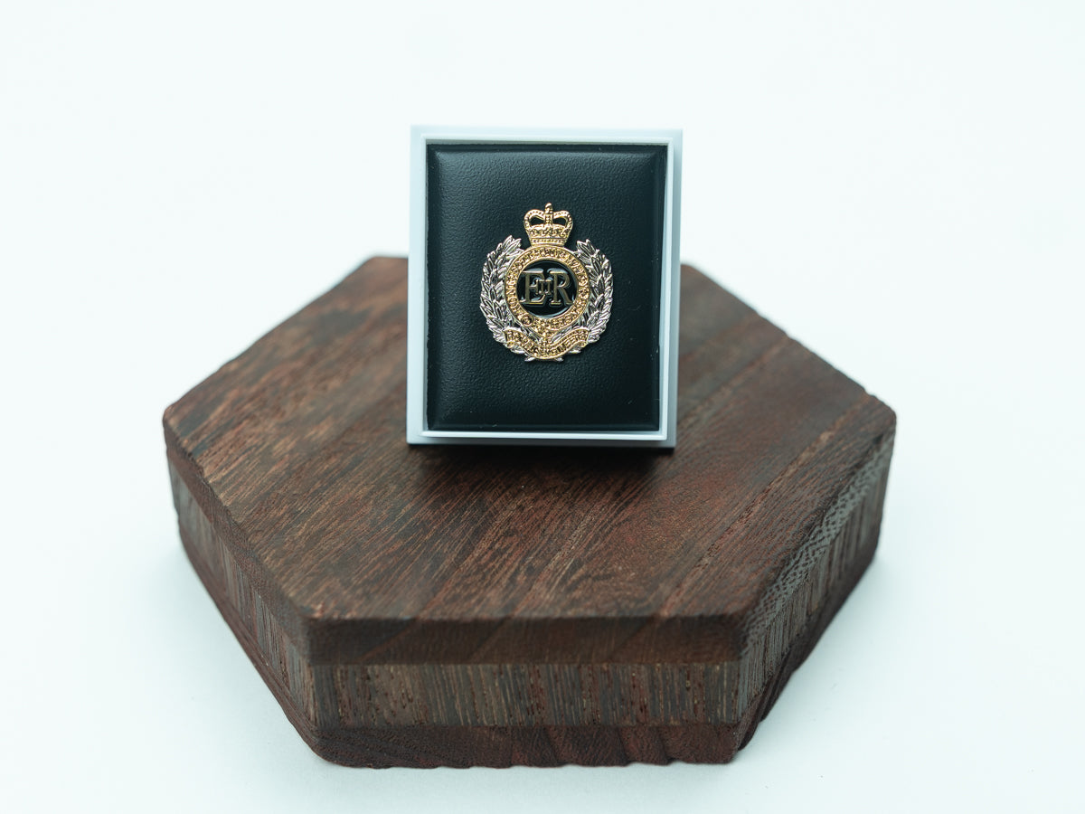 Royal Engineers pin badge Brooch R and M Duchemins
