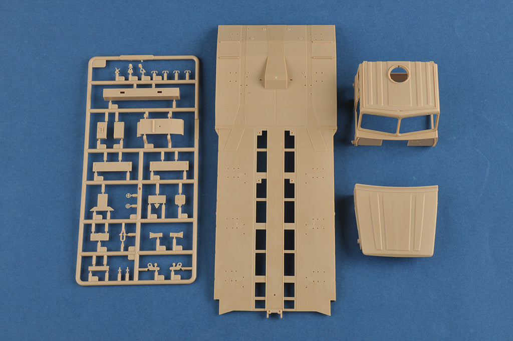 Hobby Boss 1/35 Scammell Commander with 62 tonne Crane Fruehauf semi-trailer. Scale Model Hobby Boss
