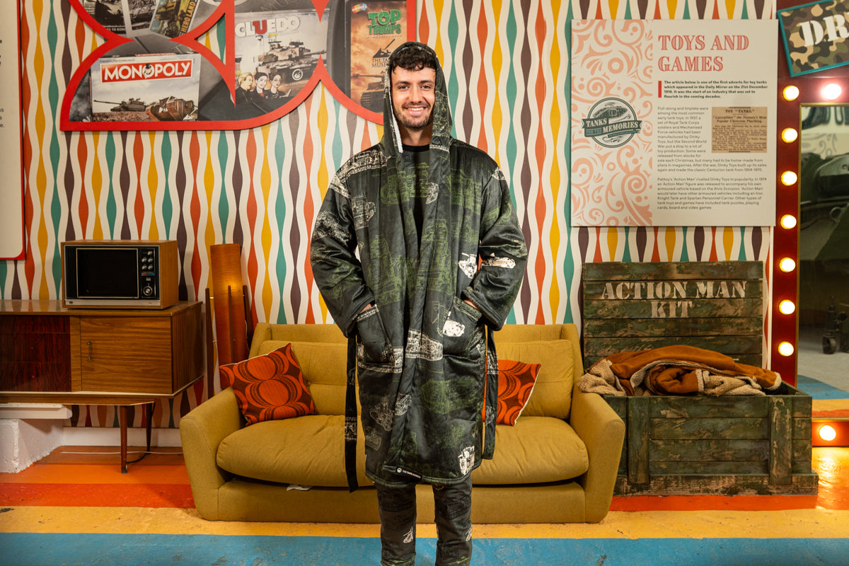 Tank Outline Fleece Dressing Gown