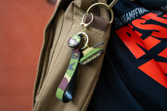 Sherman Tank Bag Clip Keyring Keyring Kandy Toys